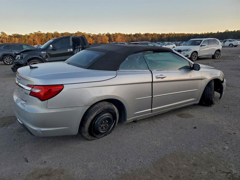 Photo 3 from auction – 2012 CHRYSLER 200 TOURIN with VIN 1C3BCBEG3CN289517