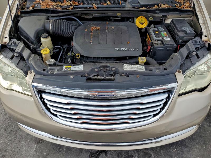 Photo 12 from auction – 2014 CHRYSLER TOWN & COU with VIN 2C4RC1BG2ER207128