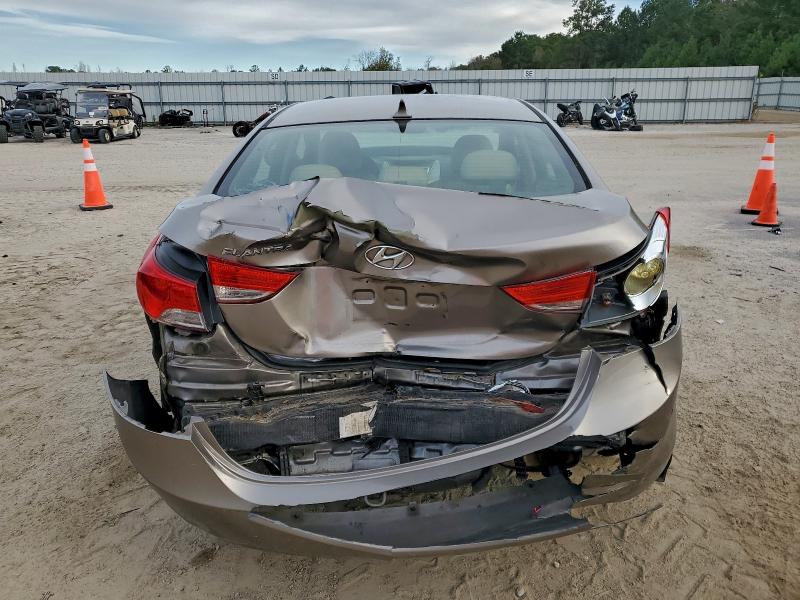 Photo 6 from auction – 2012 HYUNDAI ELANTRA GL with VIN 5NPDH4AE9CH136467