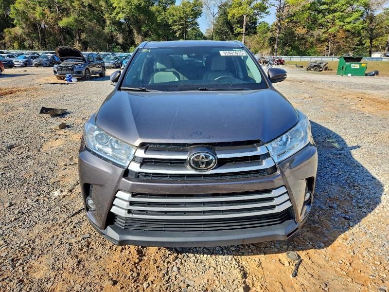 Photo 5 from auction – 2017 TOYOTA HIGHLANDER with VIN 5TDKZRFH5HS511096