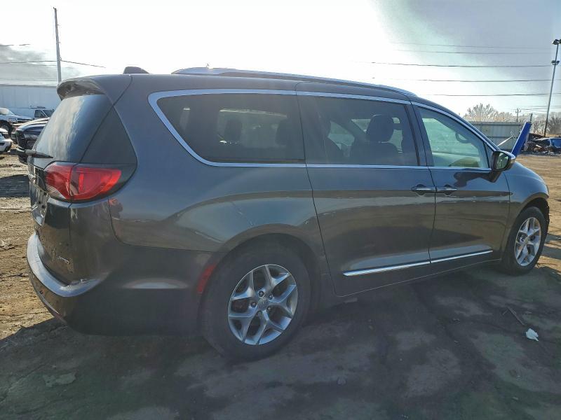 Photo 3 from auction – 2019 CHRYSLER PACIFICA L with VIN 2C4RC1GG2KR576463