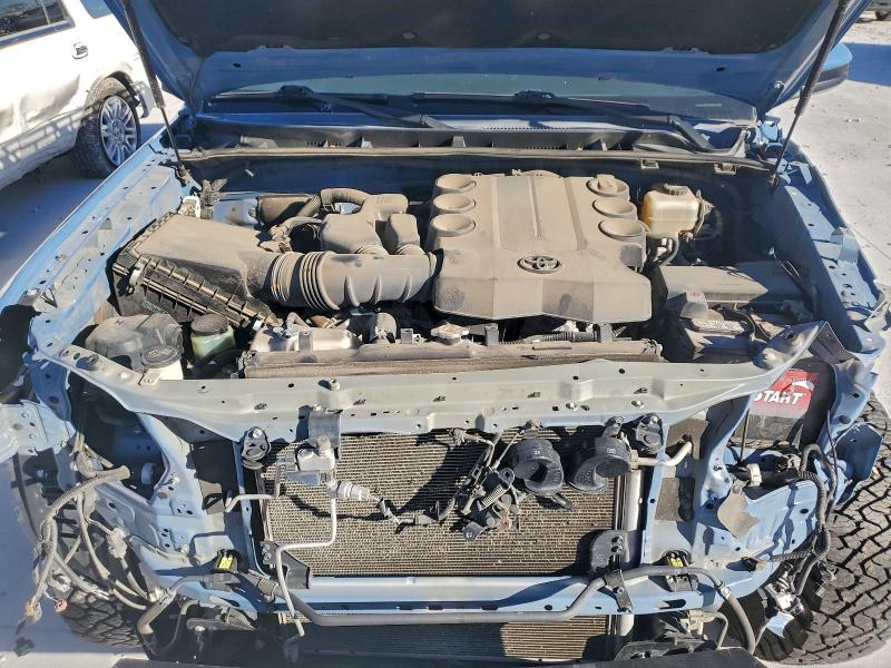Photo 12 from auction – 2018 TOYOTA 4RUNNER SR with VIN JTEBU5JR5J5594835