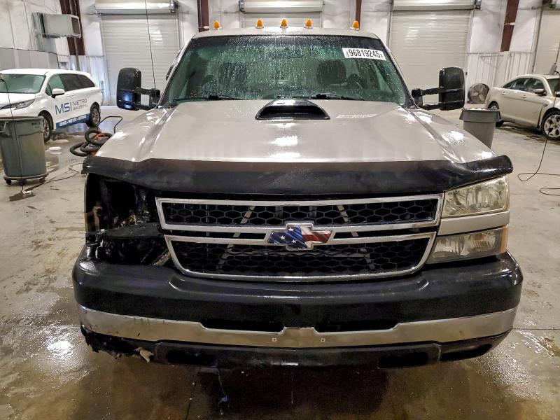 Photo 5 from auction – 2006 CHEVROLET SILVERADO with VIN 1GCHC24U26E210971