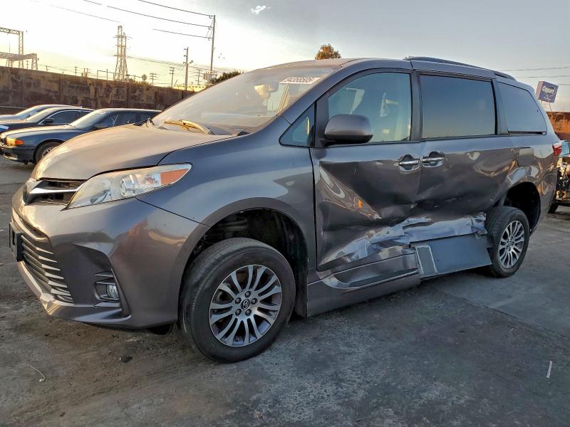 TOYOTA SIENNA 2019 with VIN 5TDYZ3DC4KS017088 - Photo from auction