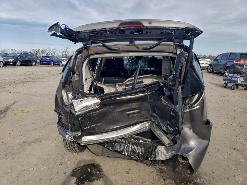 Photo 6 from auction – 2017 CHRYSLER PACIFICA with VIN 2C4RC1GG8HR753672