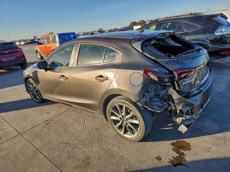 Photo 2 from auction – 2018 MAZDA 3 TOURING with VIN 3MZBN1L3XJM169668