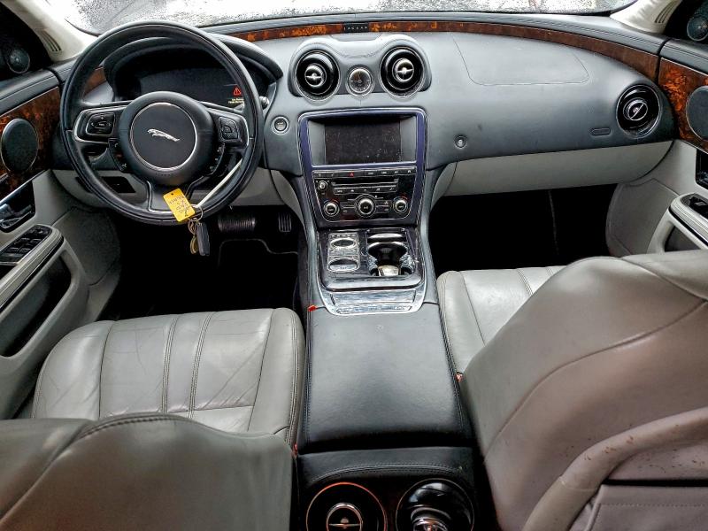 Photo 8 from auction – 2013 JAGUAR XJ with VIN SAJWA1C75D8V56349