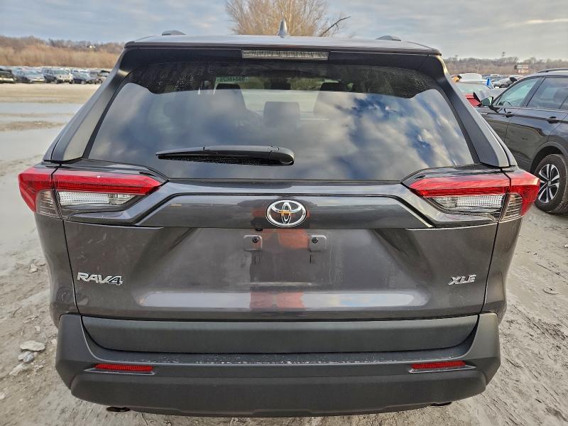 Photo 6 from auction – 2022 TOYOTA RAV4 XLE with VIN 2T3W1RFVXNC209507