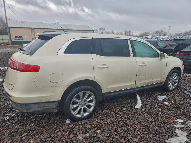 Photo 3 from auction – 2015 LINCOLN MKT with VIN 2LMHJ5FK3FBL03058