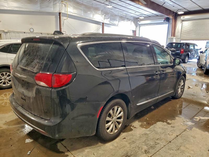 Photo 3 from auction – 2017 CHRYSLER PACIFICA T with VIN 2C4RC1BG6HR610632