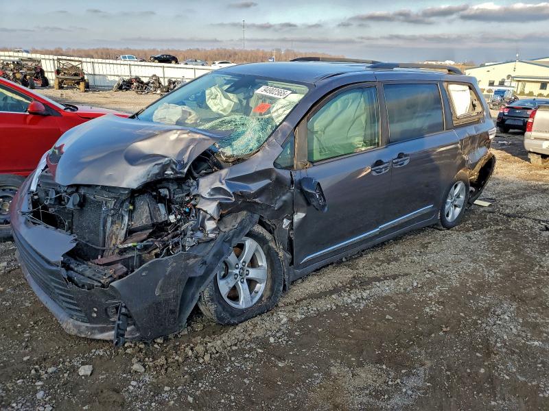 TOYOTA SIENNA LE 2018 with VIN 5TDKZ3DCXJS947484 - Photo from auction