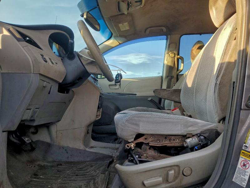 Photo 7 from auction – 2011 TOYOTA SIENNA LE with VIN 5TDKK3DC1BS116493