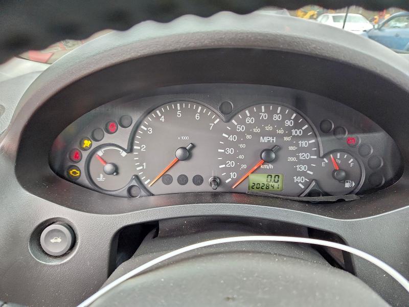 Photo 9 from auction – 2005 FORD FOCUS ZX3 with VIN 3FAFP31N55R157599