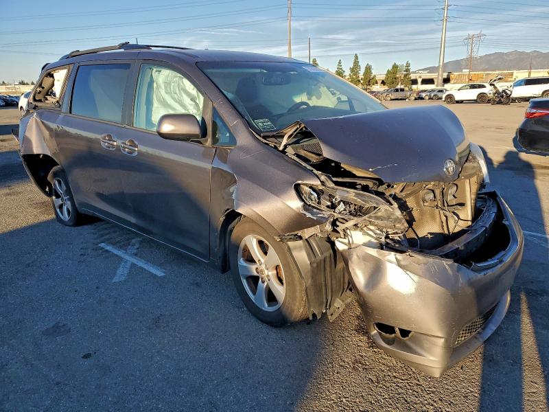 Photo 4 from auction – 2015 TOYOTA SIENNA LE with VIN 5TDKK3DC4FS596602