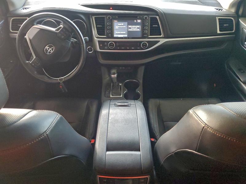 Photo 8 from auction – 2018 TOYOTA HIGHLANDER with VIN 5TDDZRFH6JS898918