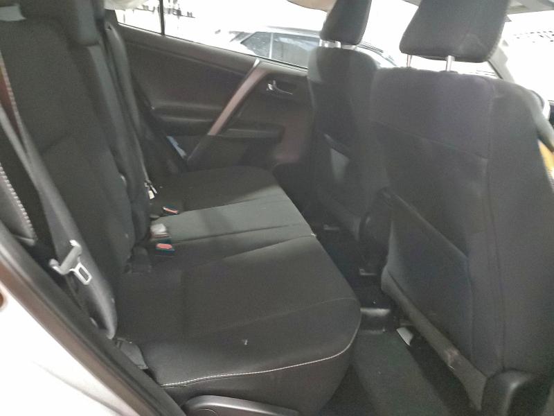 Photo 11 from auction – 2018 TOYOTA RAV4 with VIN 2T3RFREVXJW700037
