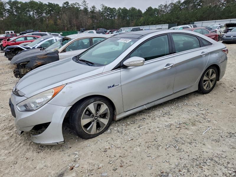 HYUNDAI SONATA HYB 2011 with VIN KMHEC4A46BA015763 - Photo from auction