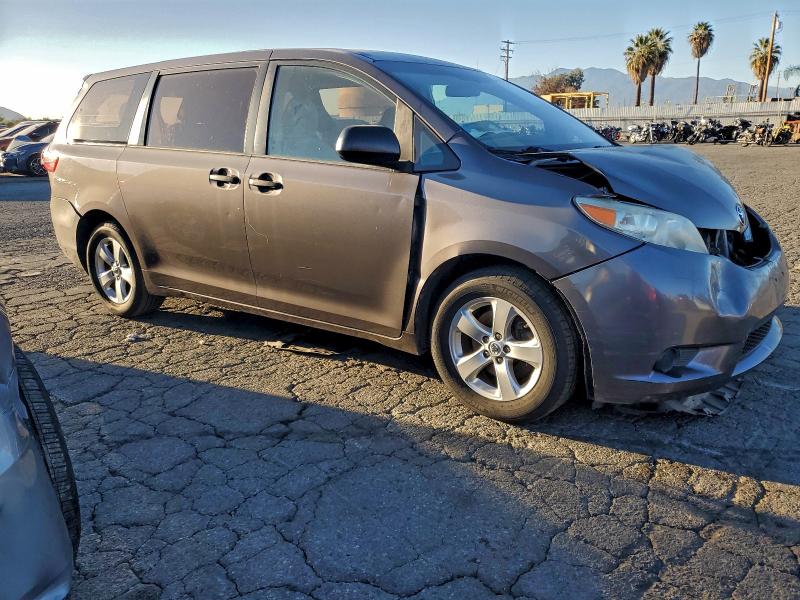 Photo 4 from auction – 2015 TOYOTA SIENNA with VIN 5TDZK3DC3FS614960