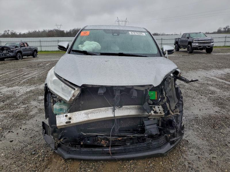 Photo 5 from auction – 2017 TOYOTA HIGHLANDER with VIN 5TDBZRFH5HS378971