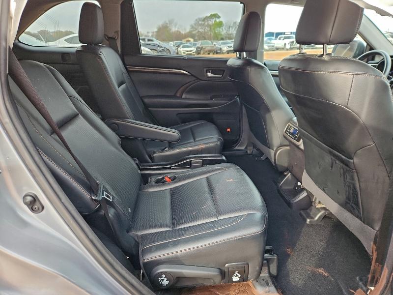 Photo 11 from auction – 2015 TOYOTA HIGHLANDER with VIN 5TDYKRFH7FS049152