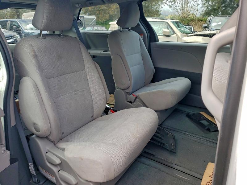 Photo 11 from auction – 2017 TOYOTA SIENNA with VIN 5TDZZ3DC3HS890098