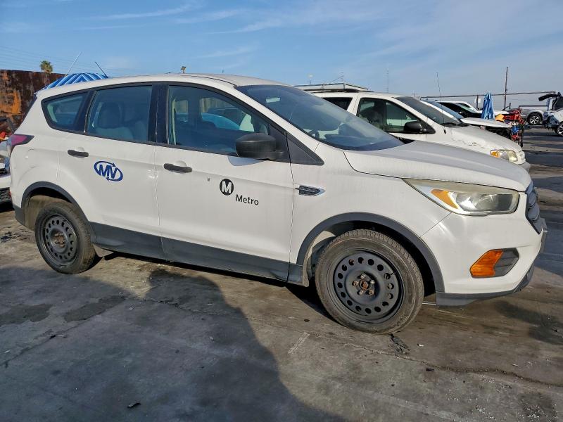 Zdjęcie 4 z aukcji – 2017 FORD ESCAPE S z VIN 1FMCU0F73HUB53736