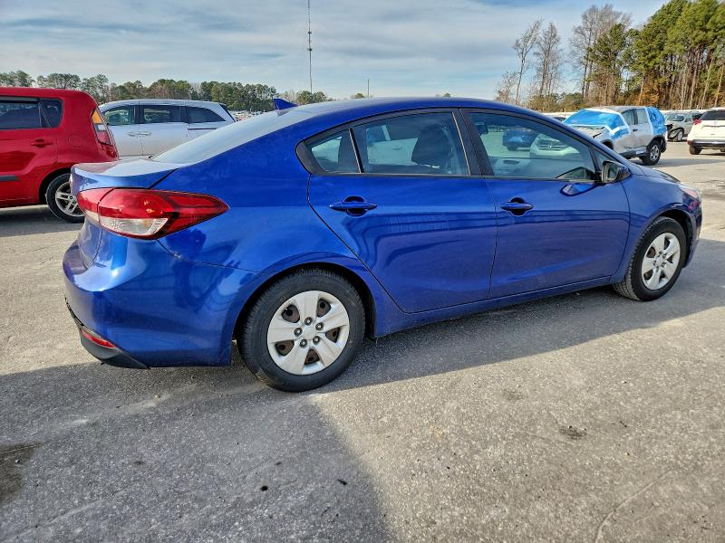 Photo 3 from auction – 2017 KIA FORTE LX with VIN 3KPFK4A78HE152828