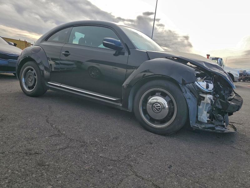 Photo 4 from auction – 2013 VOLKSWAGEN BEETLE with VIN 3VWJP7AT0DM633406