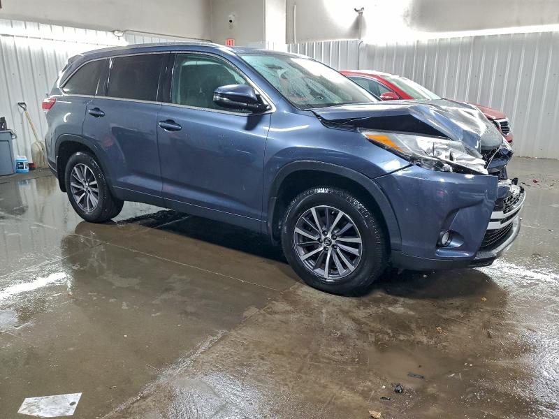 Foto 4 de la subasta – 2018 TOYOTA HIGHLANDER con VIN 5TDJZRFH2JS817979