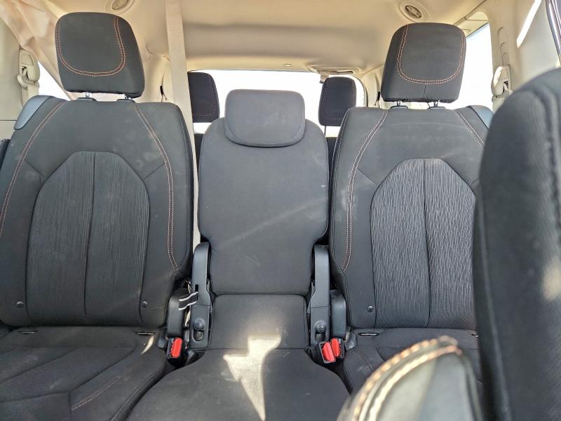 Photo 10 from auction – 2017 CHRYSLER PACIFICA T with VIN 2C4RC1DG1HR608770