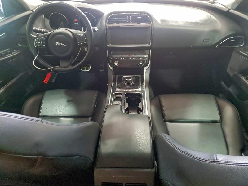 Photo 8 from auction – 2019 JAGUAR XE with VIN SAJAR4FX8KCP49301