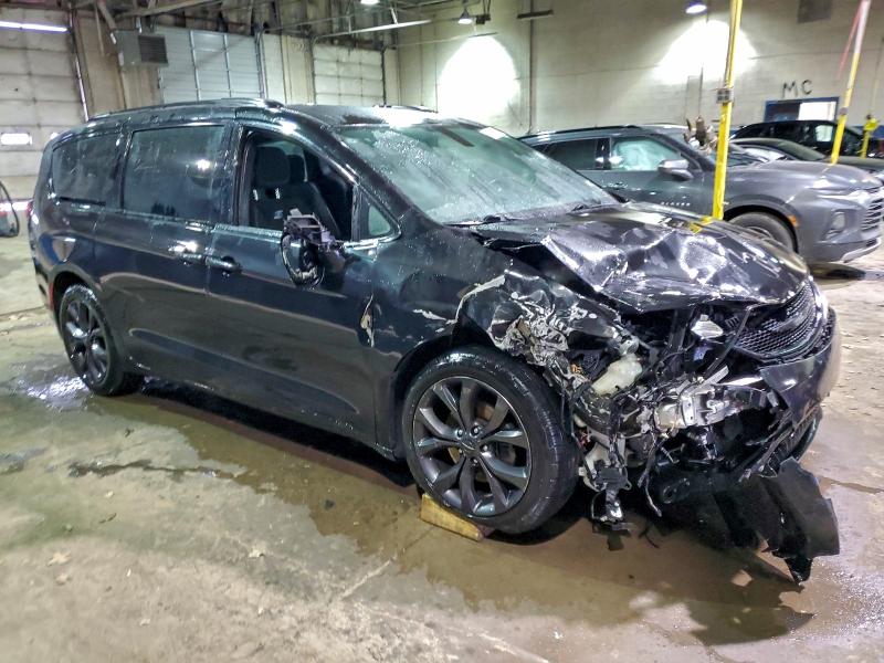 Photo 4 from auction – 2018 CHRYSLER PACIFICA T with VIN 2C4RC1FG5JR226888