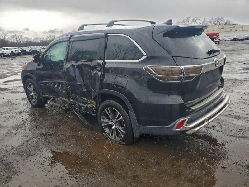 Photo 2 from auction – 2016 TOYOTA HIGHLANDER with VIN 5TDJKRFH8GS267572