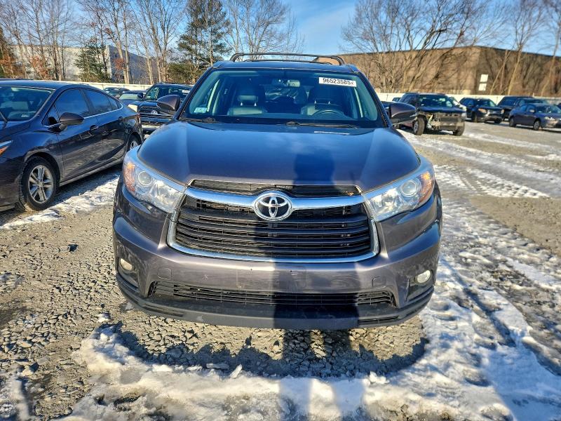 Photo 5 from auction – 2016 TOYOTA HIGHLANDER with VIN 5TDJKRFHXGS503560