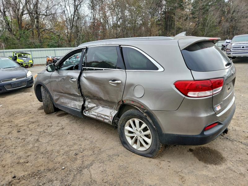 Photo 2 from auction – 2016 KIA SORENTO LX with VIN 5XYPG4A36GG020218