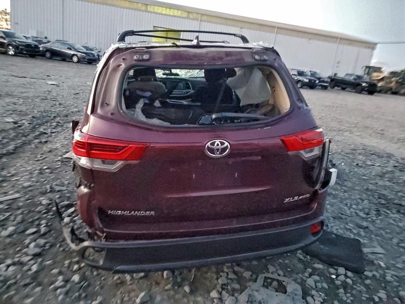 Photo 6 from auction – 2018 TOYOTA HIGHLANDER with VIN 5TDJZRFHXJS875046