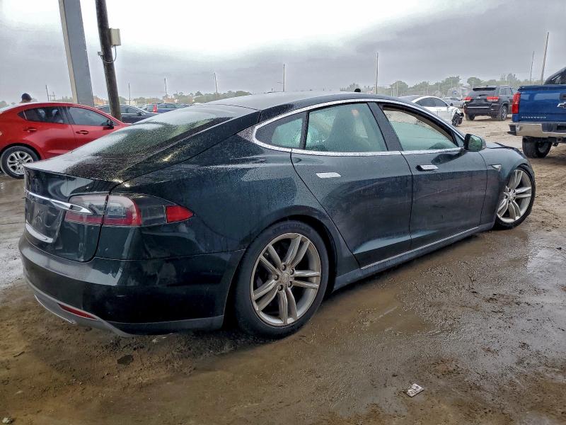 Photo 3 from auction – 2013 TESLA MODEL S with VIN 5YJSA1DG2DFP03528