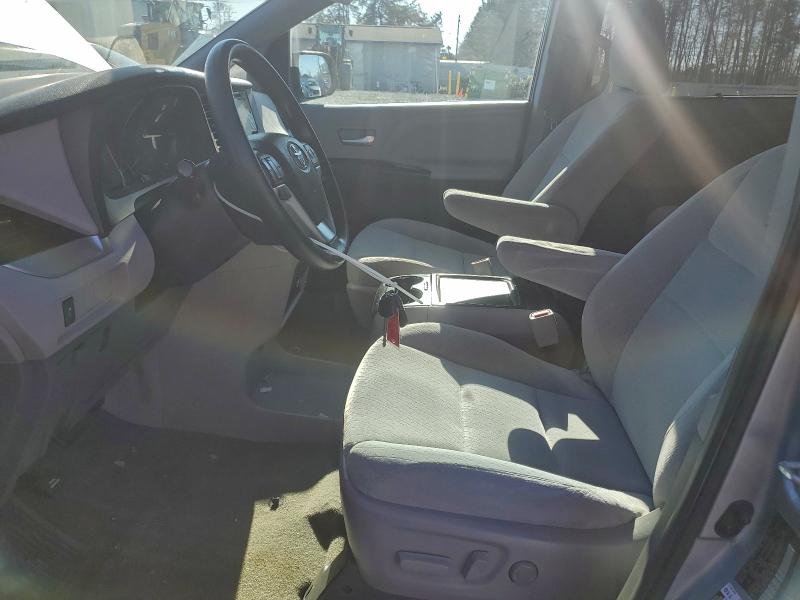 Photo 7 from auction – 2017 TOYOTA SIENNA LE with VIN 5TDKZ3DC0HS821998