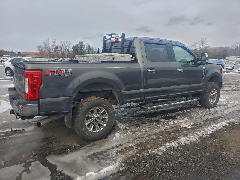 Photo 3 from auction – 2017 FORD F250 SUPER with VIN 1FT7W2B61HEE77321