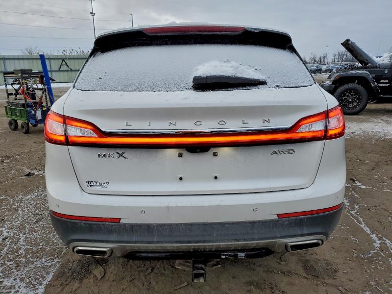 Photo 6 from auction – 2016 LINCOLN MKX RESERV with VIN 2LMTJ8LR8GBL61536