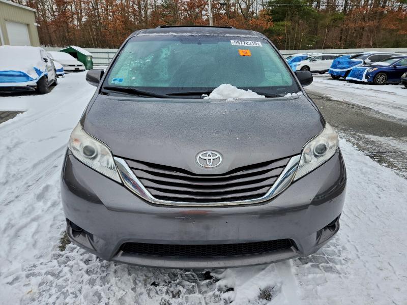 Photo 5 from auction – 2017 TOYOTA SIENNA LE with VIN 5TDKZ3DCXHS900207