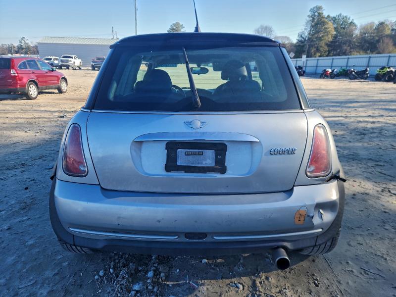 Photo 6 from auction – 2005 MINI COOPER with VIN WMWRC33465TJ68615