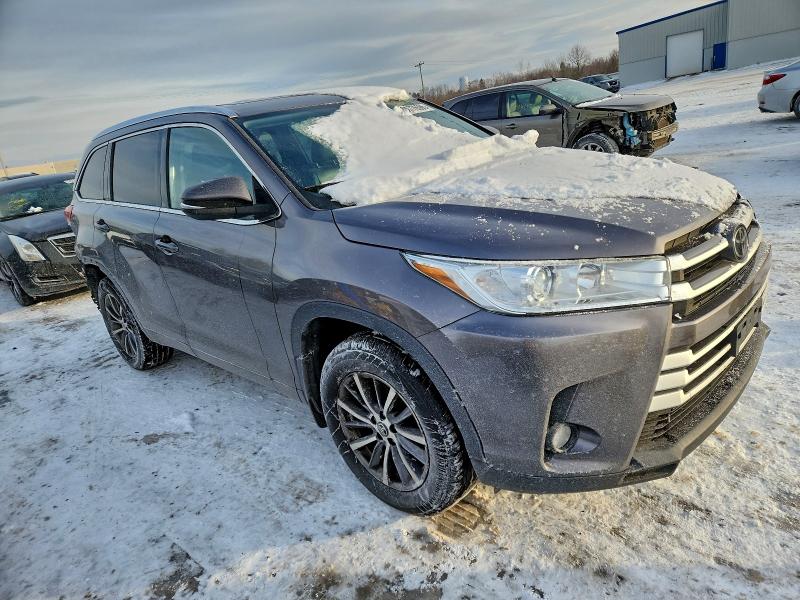 Photo 4 from auction – 2018 TOYOTA HIGHLANDER with VIN 5TDJZRFH3JS886910