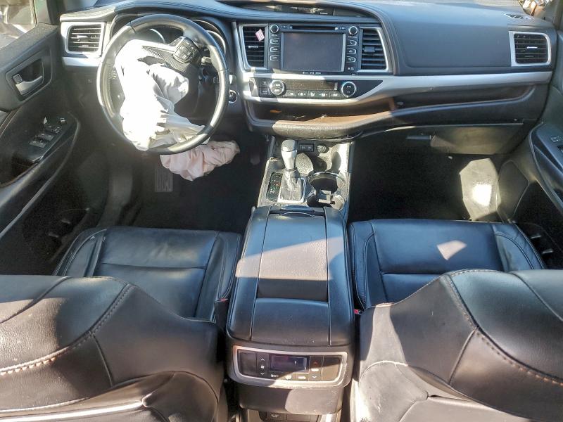 Photo 8 from auction – 2017 TOYOTA HIGHLANDER with VIN 5TDJZRFH6HS439529