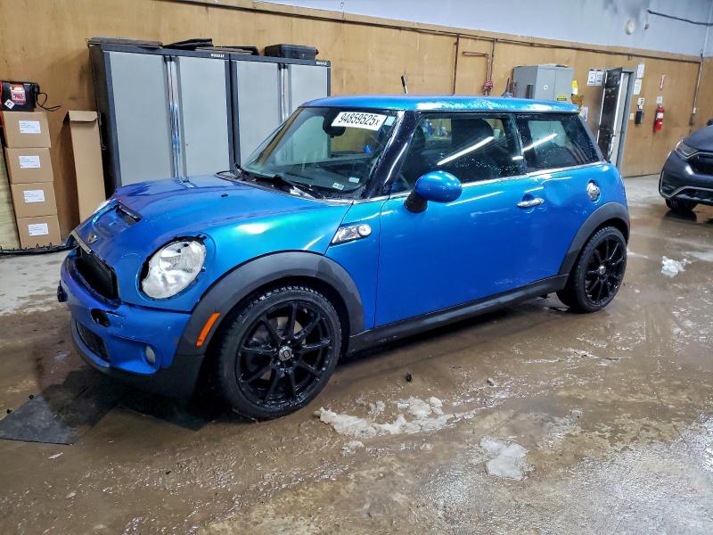 MINI COOPER S 2010 with VIN WMWMF7C57ATX44403 - Photo from auction