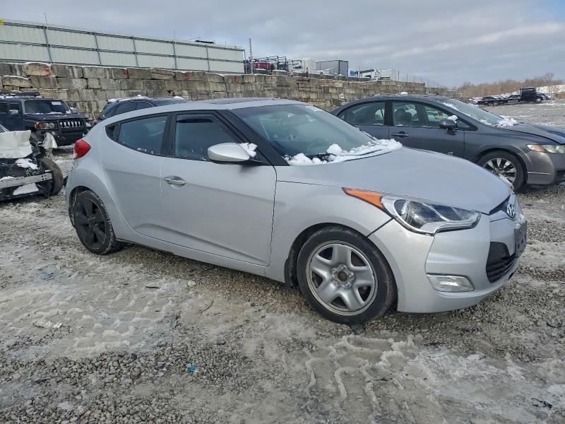 Photo 4 from auction – 2017 HYUNDAI VELOSTER with VIN KMHTC6AD1HU320419
