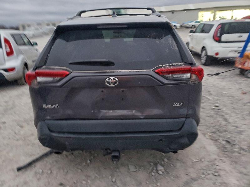 Photo 6 from auction – 2021 TOYOTA RAV4 XLE with VIN 2T3W1RFV5MW156955