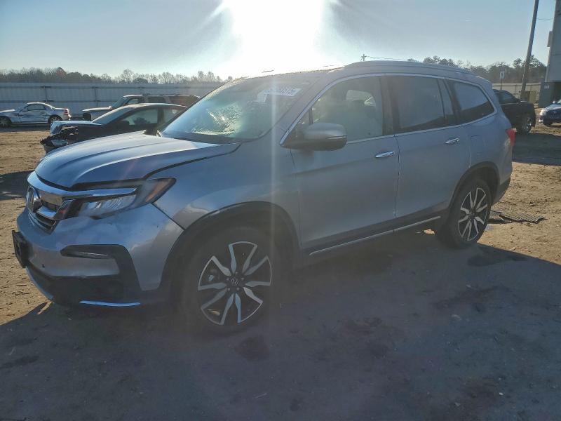 HONDA PILOT TOUR 2022 with VIN 5FNYF6H65NB062192 - Photo from auction