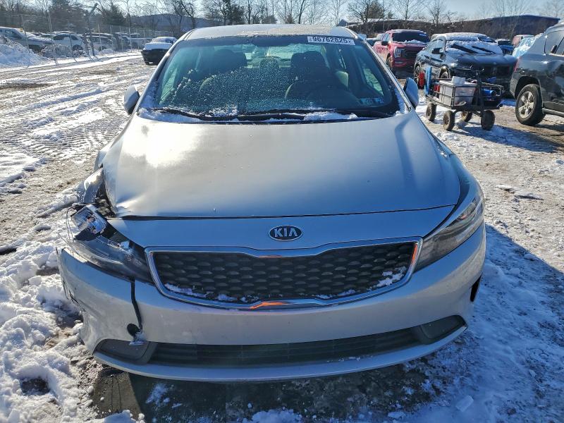 Photo 5 from auction – 2017 KIA FORTE LX with VIN 3KPFK4A77HE158975