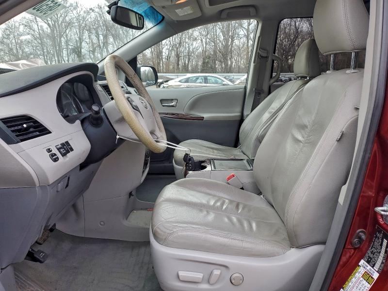 Photo 7 from auction – 2012 TOYOTA SIENNA XLE with VIN 5TDYK3DC8CS207630